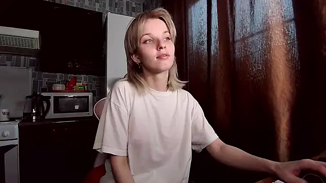 Snapshot of Madelaineses chatting on 05-24-26, 11:32 Madelaineses online show from 05-24-26, 11:32