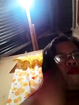 Snapshot of Huge_mama69 chatting on 06-21-26, 01:35 Huge mama69 online show from 06-21-26, 01:35