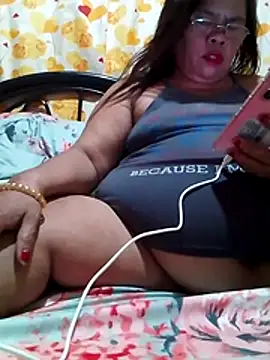 Snapshot of Huge_mama69 chatting on 07-07-26, 07:34 Huge mama69 online show from 07-07-26, 07:34