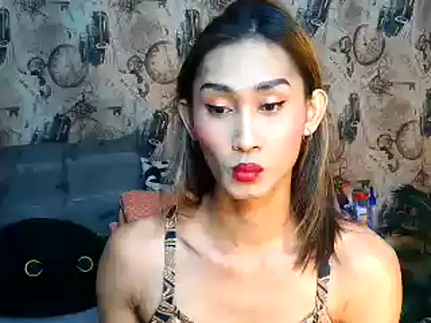 Snapshot of youarea_dreamer chatting on 12-15-25, 02:32 youarea dreamer online show from 12-15-25, 02:32