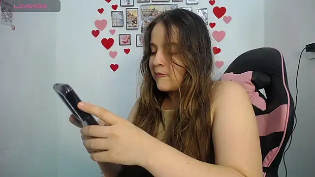 Snapshot of Pregnant_Kloe chatting on 06-10-26, 03:11 Pregnant Kloe online show from 06-10-26, 03:11