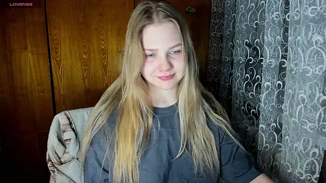 Snapshot of AlinaMors chatting on 02-05-26, 10:47 AlinaMors online show from 02-05-26, 10:47