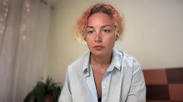 Reddgiirl online show from 04-19-26, 06:21