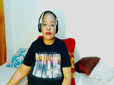 Snapshot of Love-Racheal75 chatting on 05-29-26, 03:54 Love-Racheal75 online show from 05-29-26, 03:54