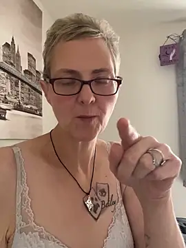 Curvy-Jinx online show from 10-31-25, 08:37