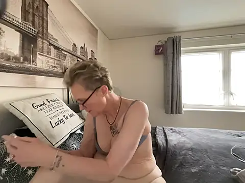 Curvy-Jinx online show from 04-03-26, 08:23