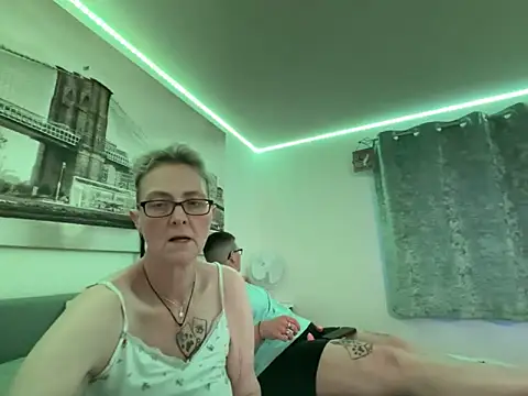 Curvy-Jinx online show from 04-19-26, 07:05