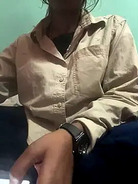 Snapshot of sakshi5533 chatting on 12-20-25, 05:42 sakshi5533 online show from 12-20-25, 05:42