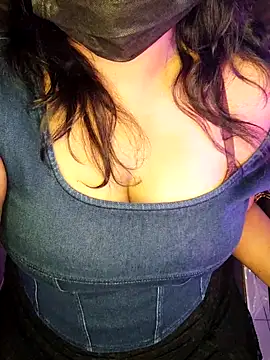 Snapshot of darling_devil chatting on 11-11-25, 07:36 darling devil online show from 11-11-25, 07:36