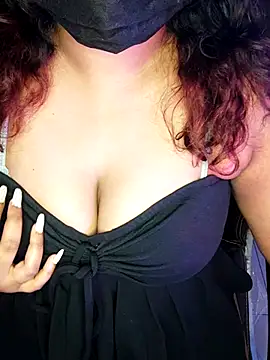 Snapshot of darling_devil chatting on 11-24-25, 05:23 darling devil online show from 11-24-25, 05:23