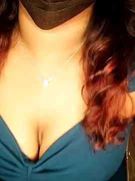 Snapshot of darling_devil chatting on 12-15-25, 04:55 darling devil online show from 12-15-25, 04:55