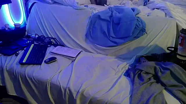 Luv2SuckBWC92 online show from 11-08-25, 09:42