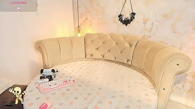 nathaliamiller online show from 10-31-25, 04:19