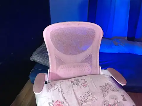 Snapshot of kiamiller_x chatting on 01-08-26, 05:21 kiamiller x online show from 01-08-26, 05:21