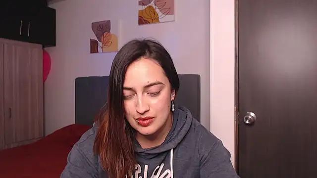 Snapshot of Meggan_n chatting on 10-16-25, 04:24 Meggan n online show from 10-16-25, 04:24