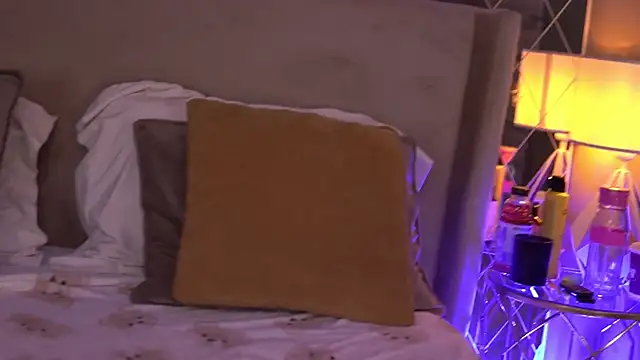 Snapshot of FrancescaDante chatting on 01-08-26, 06:37 FrancescaDante online show from 01-08-26, 06:37