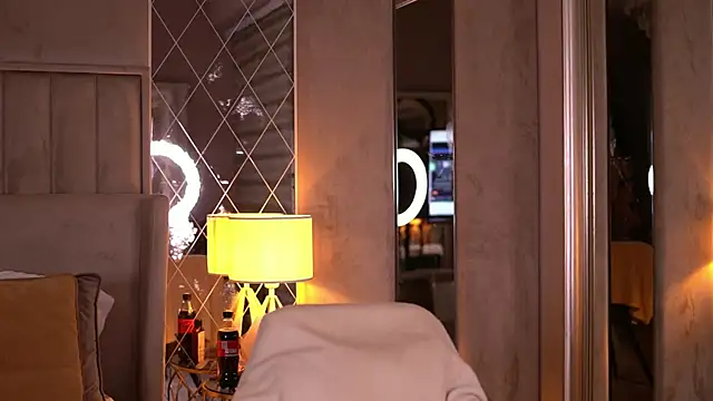 Snapshot of FrancescaDante chatting on 02-16-26, 06:53 FrancescaDante online show from 02-16-26, 06:53