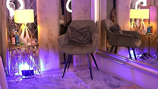 Snapshot of FrancescaDante chatting on 02-26-26, 06:56 FrancescaDante online show from 02-26-26, 06:56