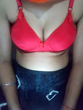 Snapshot of LAKSHMI_B chatting on 09-23-25, 12:24 LAKSHMI B online show from 09-23-25, 12:24