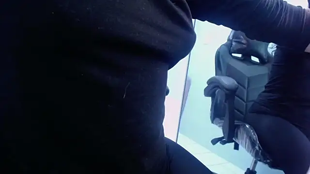 victoria hernandez t  online show from 10-25-25, 12:56