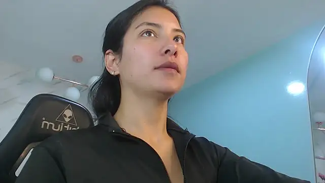 victoria hernandez t  online show from 05-04-26, 01:07
