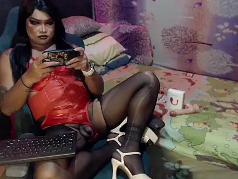 Snapshot of xxXMissCessXxx chatting on 09-11-25, 02:17 xxXMissCessXxx online show from 09-11-25, 02:17