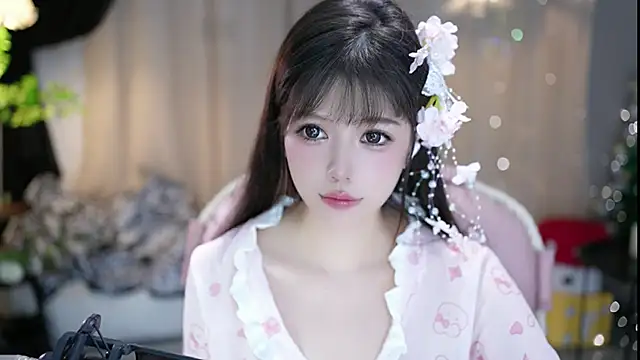 Snapshot of Fortune2Me chatting on 09-24-25, 05:22 Fortune2Me online show from 09-24-25, 05:22