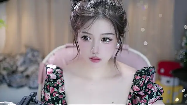 Snapshot of Fortune2Me chatting on 09-25-25, 05:11 Fortune2Me online show from 09-25-25, 05:11