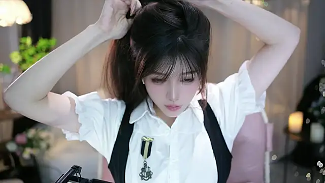 Snapshot of Fortune2Me chatting on 10-07-25, 05:04 Fortune2Me online show from 10-07-25, 05:04