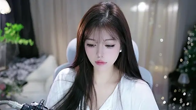 Snapshot of Fortune2Me chatting on 10-30-25, 05:09 Fortune2Me online show from 10-30-25, 05:09