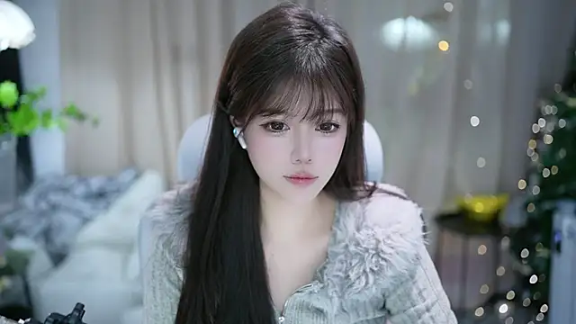 Snapshot of Fortune2Me chatting on 11-17-25, 05:46 Fortune2Me online show from 11-17-25, 05:46