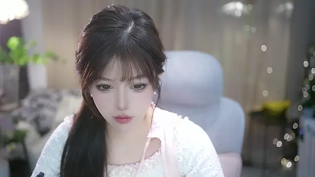 Snapshot of Fortune2Me chatting on 11-26-25, 05:41 Fortune2Me online show from 11-26-25, 05:41