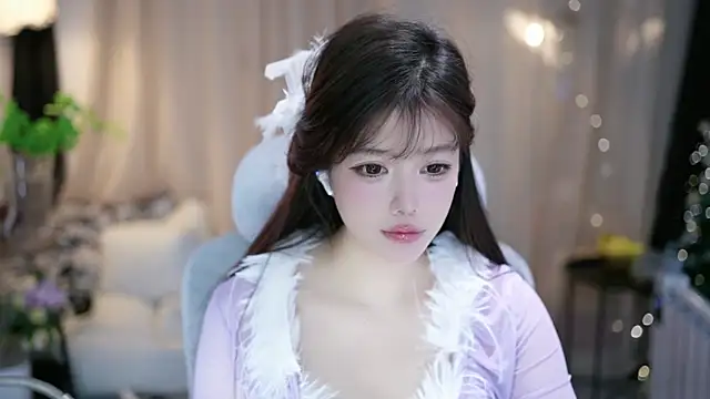 Snapshot of Fortune2Me chatting on 12-05-25, 03:15 Fortune2Me online show from 12-05-25, 03:15