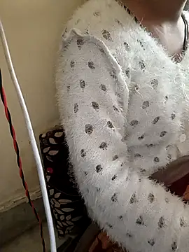 Snapshot of Alia-00 chatting on 02-11-26, 05:45 Alia-00 online show from 02-11-26, 05:45