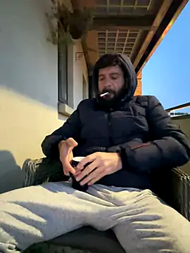 Snapshot of Michel_huge chatting on 10-28-25, 06:50 Michel huge online show from 10-28-25, 06:50