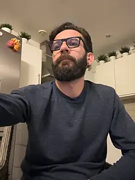 Snapshot of Michel_huge chatting on 11-04-25, 08:30 Michel huge online show from 11-04-25, 08:30