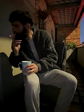 Snapshot of Michel_huge chatting on 11-11-25, 07:19 Michel huge online show from 11-11-25, 07:19