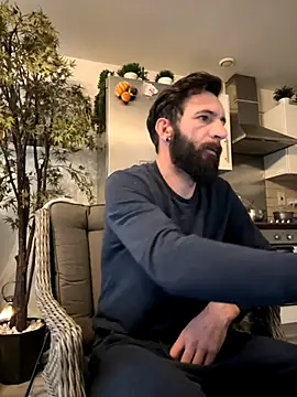 Snapshot of Michel_huge chatting on 11-19-25, 08:03 Michel huge online show from 11-19-25, 08:03