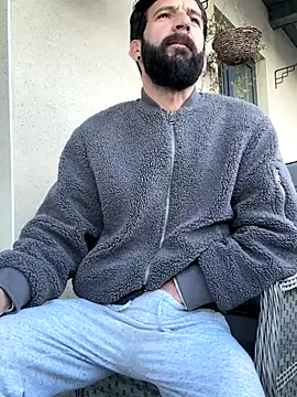 Snapshot of Michel_huge chatting on 11-24-25, 09:09 Michel huge online show from 11-24-25, 09:09