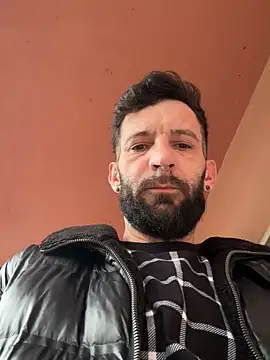 Snapshot of Michel_huge chatting on 12-14-25, 05:57 Michel huge online show from 12-14-25, 05:57