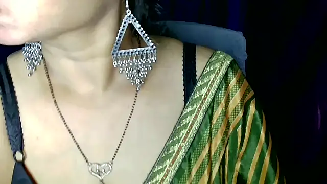 Snapshot of QUEEN_SAKHI- chatting on 06-17-26, 06:05 QUEEN SAKHI- online show from 06-17-26, 06:05