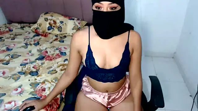 Snapshot of Layla_Noor chatting on 07-02-26, 05:35 Layla Noor online show from 07-02-26, 05:35
