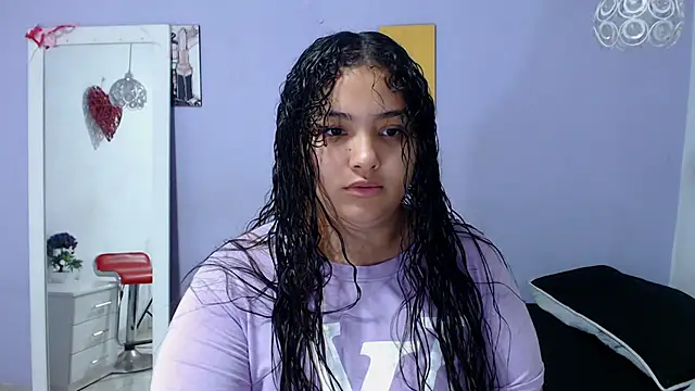 Snapshot of penelope_gucci1 chatting on 10-08-25, 12:03 penelope gucci1 online show from 10-08-25, 12:03