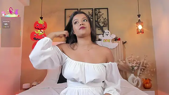 Camila Bustamante online show from 10-28-25, 04:42