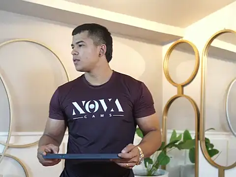 Thiago Valente online show from 10-28-25, 01:03