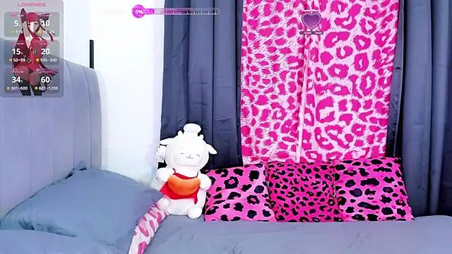 Snapshot of crisbunny_x chatting on 07-25-26, 12:42 crisbunny x online show from 07-25-26, 12:42
