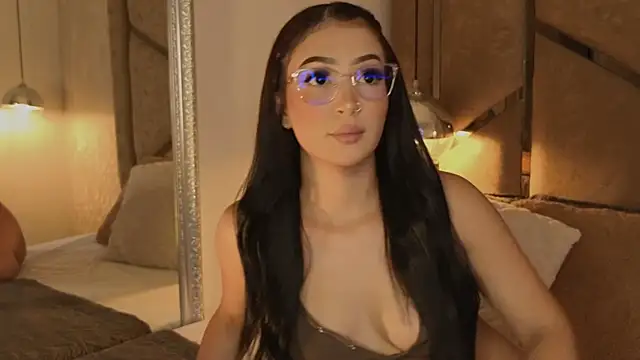 Snapshot of scarlethlux chatting on 06-18-26, 05:51 scarlethlux online show from 06-18-26, 05:51