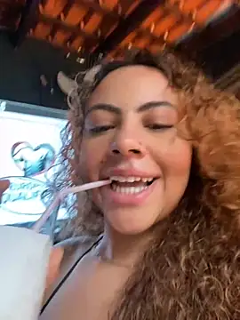 Chloe Leaozinho online show from 10-11-25, 06:17