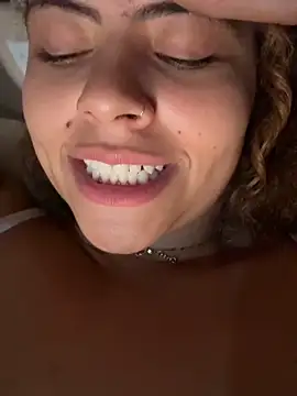 Chloe Leaozinho online show from 05-16-26, 12:18