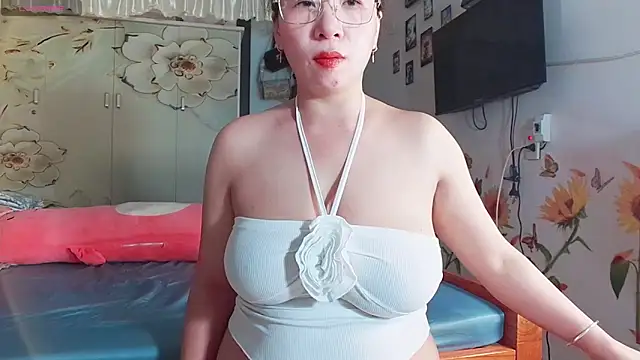 Snapshot of lyly_asian chatting on 04-22-26, 05:14 lyly asian online show from 04-22-26, 05:14